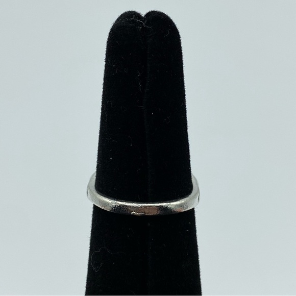 Silver Gray Big Skull Flame Ring - Picture 4 of 6